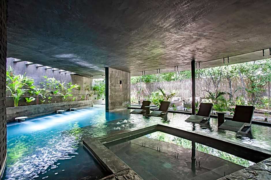 Luxe Jungle Apt 10min To Beach Hot Tub King
