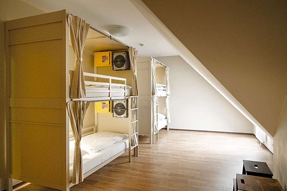 Photo 1 of 5 of Bed in 6 Bed Mixed Dormitory Ensuite