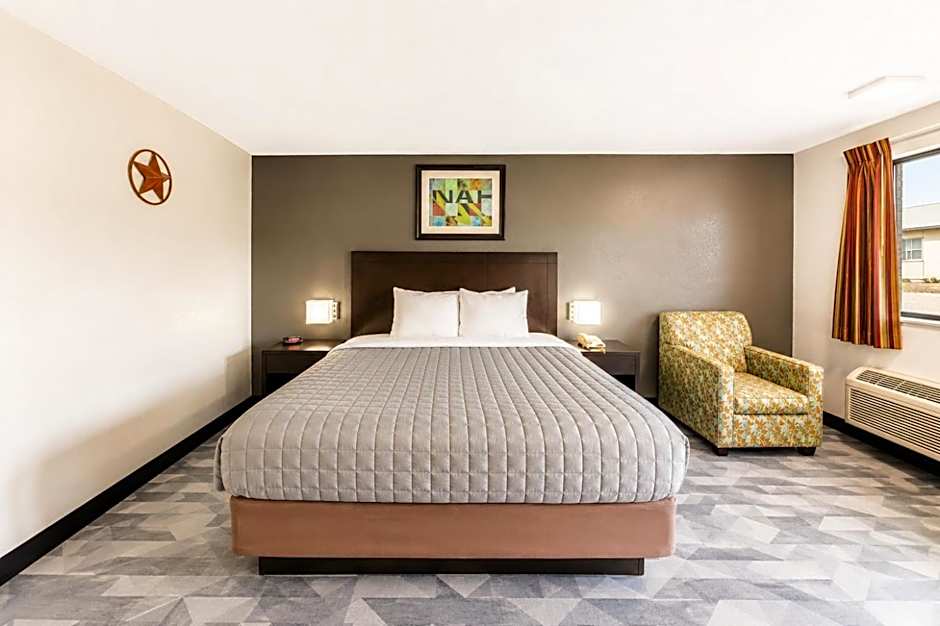 Freer Executive inn and Studios