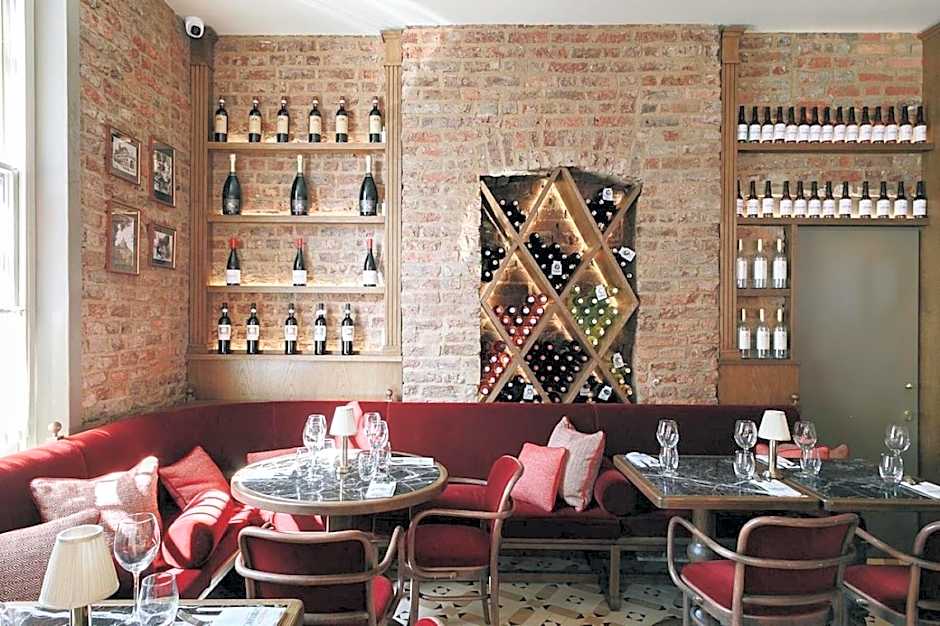 Portobello Apt with Floor-to-Ceiling Views