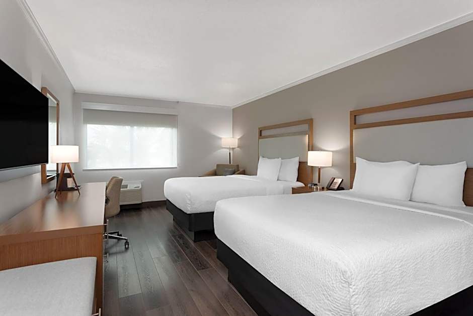 La Quinta Inn & Suites by Wyndham Fort Lauderdale Cypress Creek