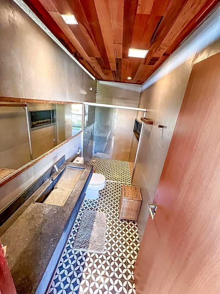 Casa com piscina aquecida, cozinheira, 30m do mar