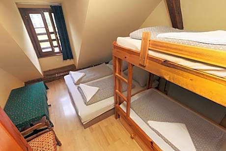 Standard Quadruple Room with Shared Bathroom