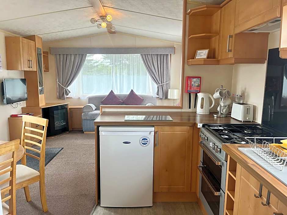Red Deer Village Holiday Park - 3 Bedroom, Self Catering Static Caravan
