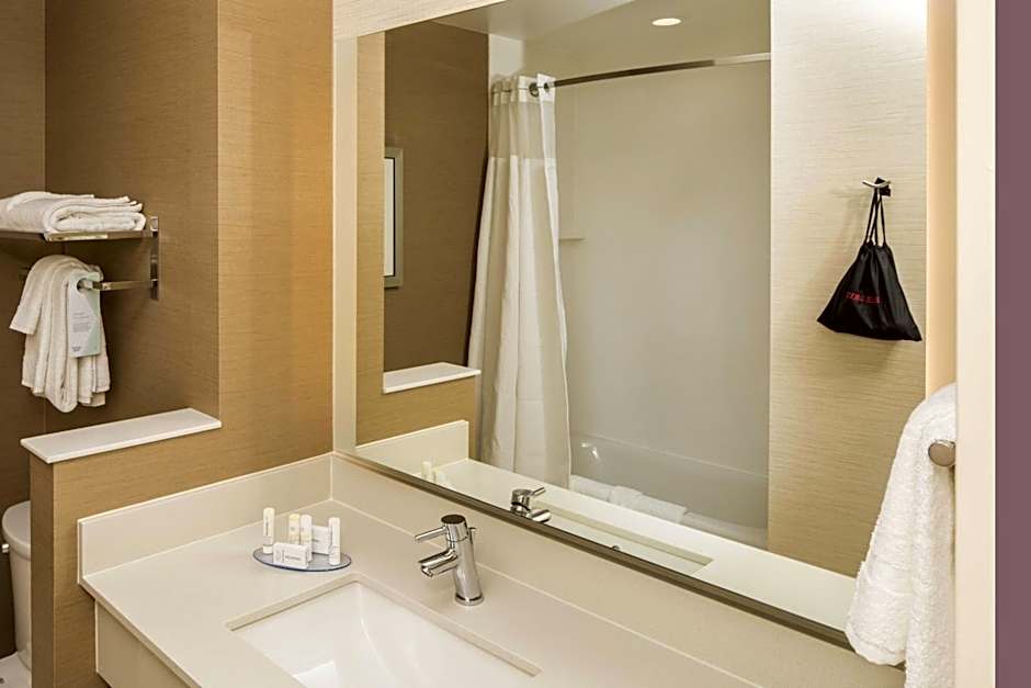 Fairfield Inn & Suites by Marriott Pittsburgh North/McCandless Crossing