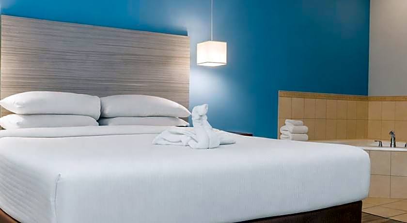 Premier Inn & Suites - Downtown Hamilton Hotel