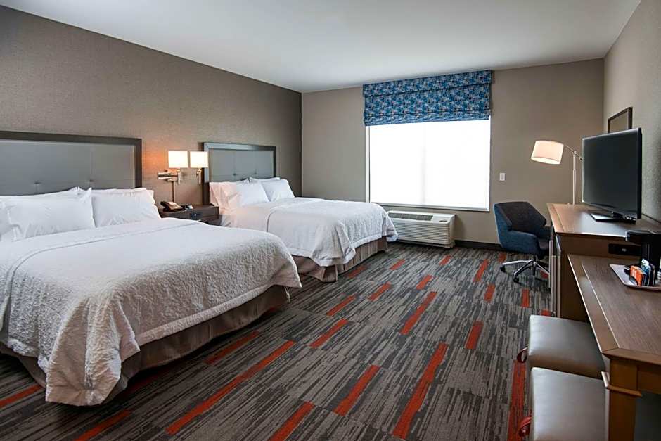 Hampton Inn By Hilton and Suites at Wisconsin Dells Lake Delton WI