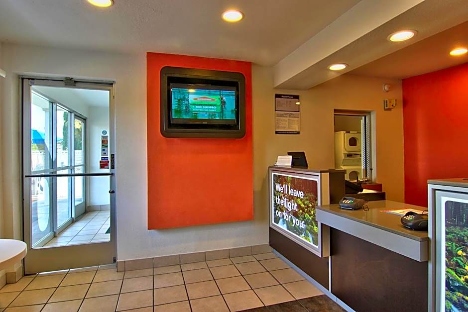 Motel 6-Woodland, CA Sacramento Airport