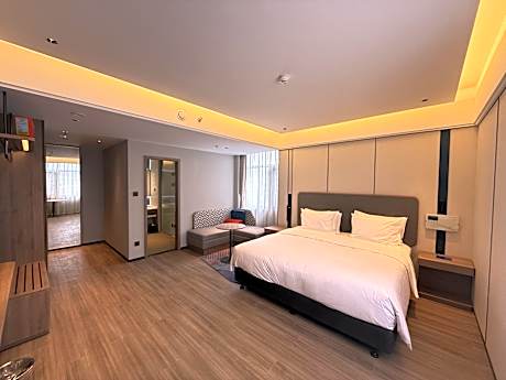 1 King Standard Extra Floor Space Building 2