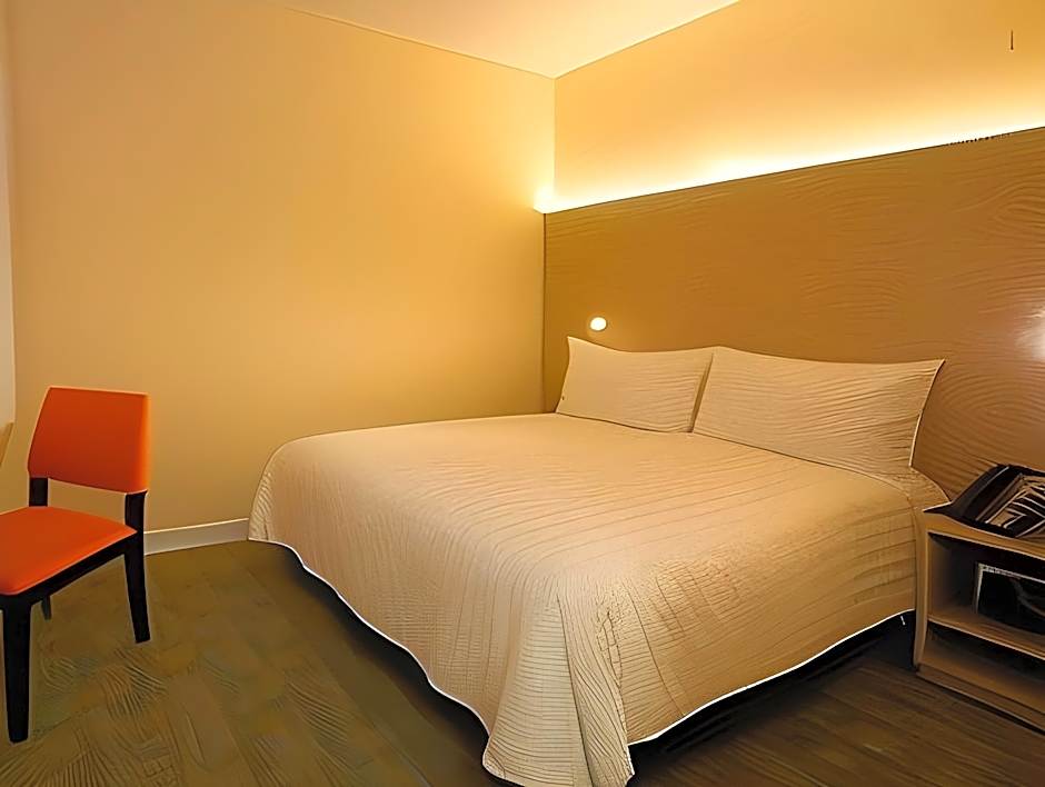 Sama-Sama Express KLIA Terminal 2 - Airside Transit Hotel
