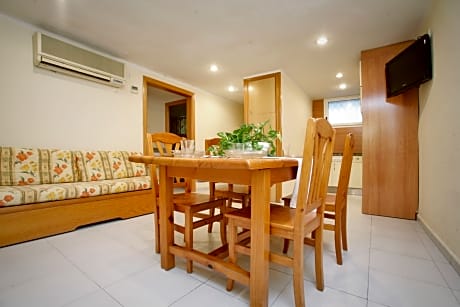 LOS PECES ONE BEDROOM 1 TO 2 PEOPLE