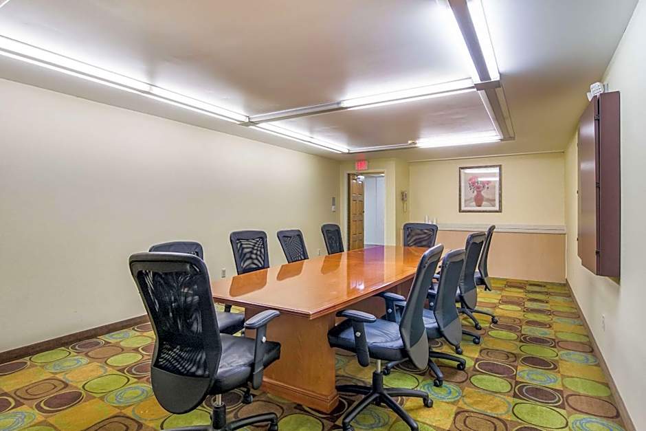 Comfort Inn & Suites Pittsburgh Fox Chapel