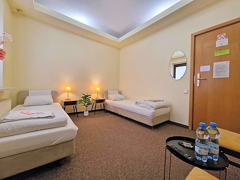 Hostel Helvetia - Private Rooms in City Center