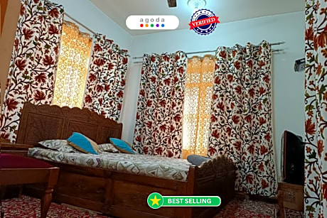 Goroomgo The Shafeeq Srinagar