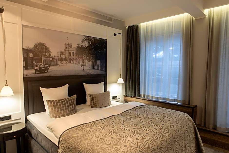 Ascot Hotel