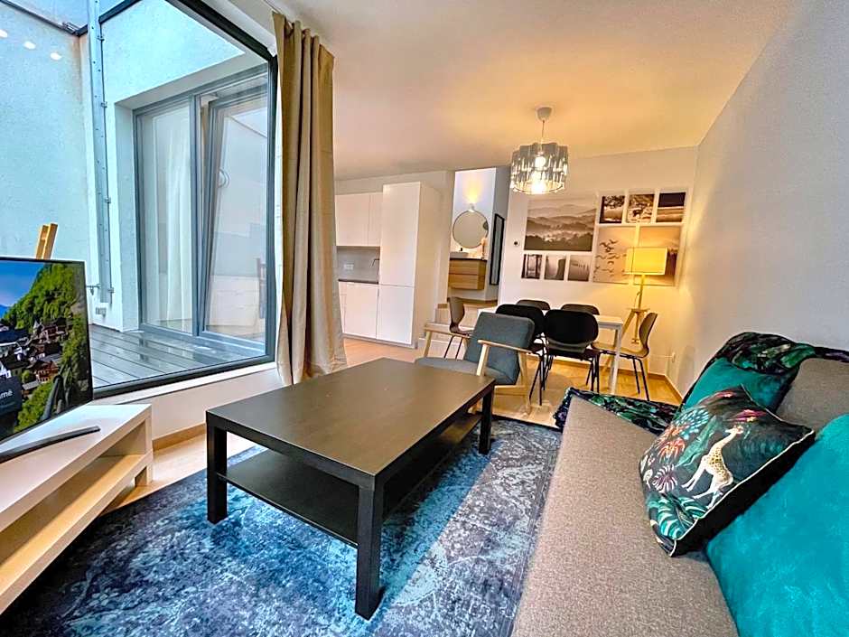 OneLuxStay near Fashion District