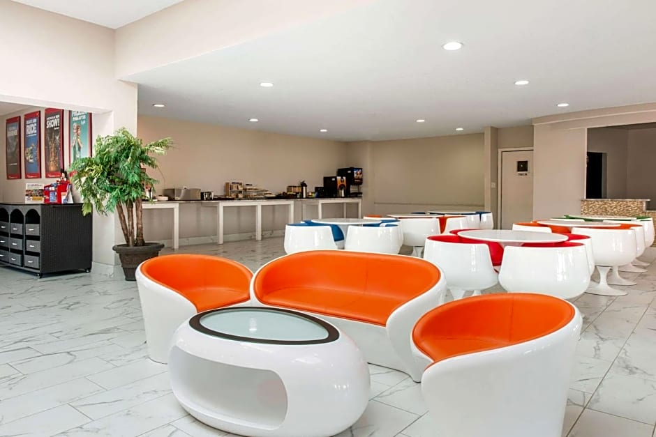 Clarion Inn & Suites Kissimmee-Lake Buena Vista South