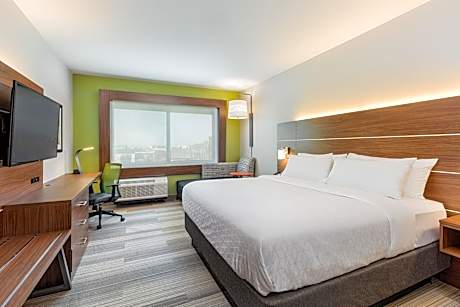 King Suite with Sofa Bed - Communication Accessible