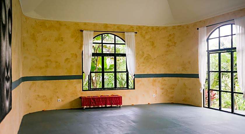 Ubuntu Eco Yoga Retreat Center 