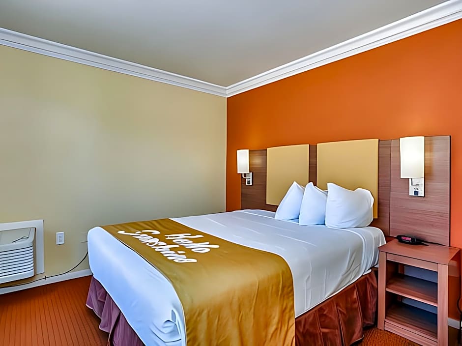 Days Inn by Wyndham Palm Springs