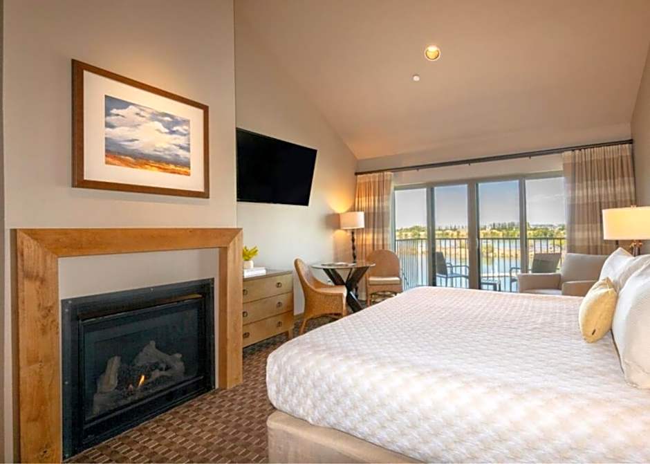 Photo 1 of 3 of 1 King Bed Suite, Riverfront, Top Floor