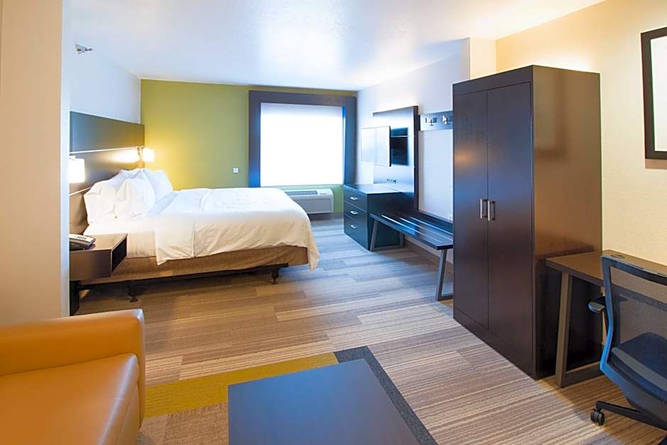 Holiday Inn Express & Suites Worthington By IHG