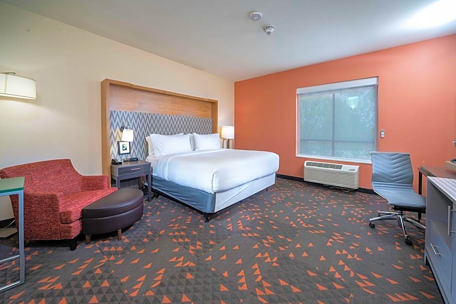 Photo 1 of 3 of Standard 1 King Bed, Atrium View