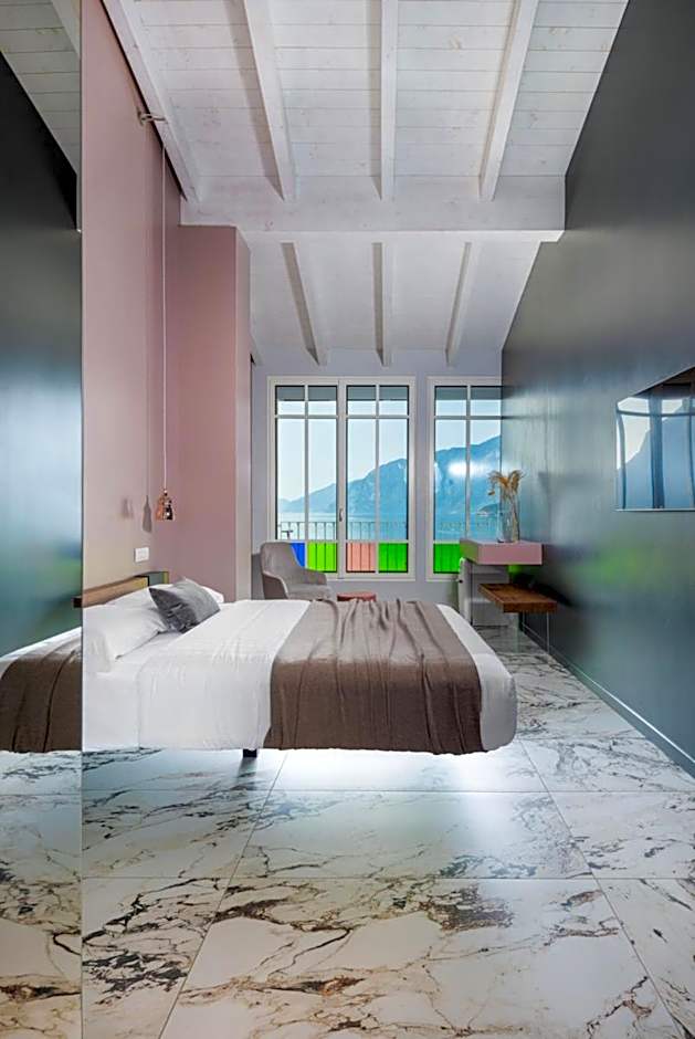 Photo 1 sur 8 de 1 King Bed, Lake View