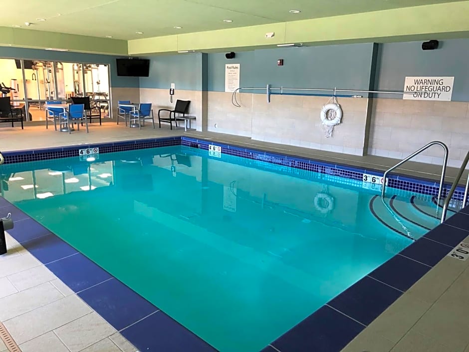 Holiday Inn Express & Suites - Springfield North, an IHG Hotel
