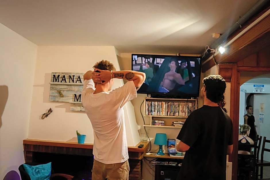 Mana Mana Youth Hostel