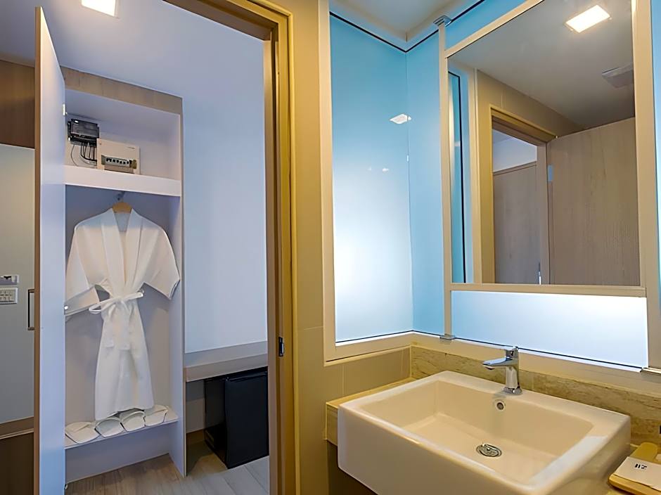 B2 Nakhonsawan Premier Hotel