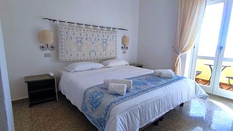 Deluxe Double or Twin Room with Sea View