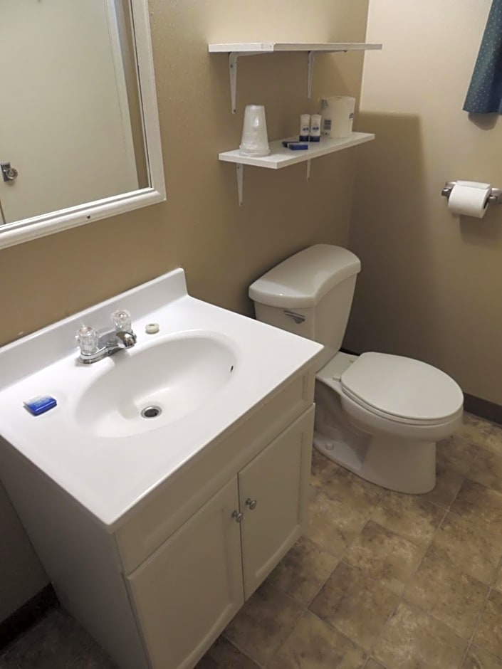 100 Mile Motel & RV Park