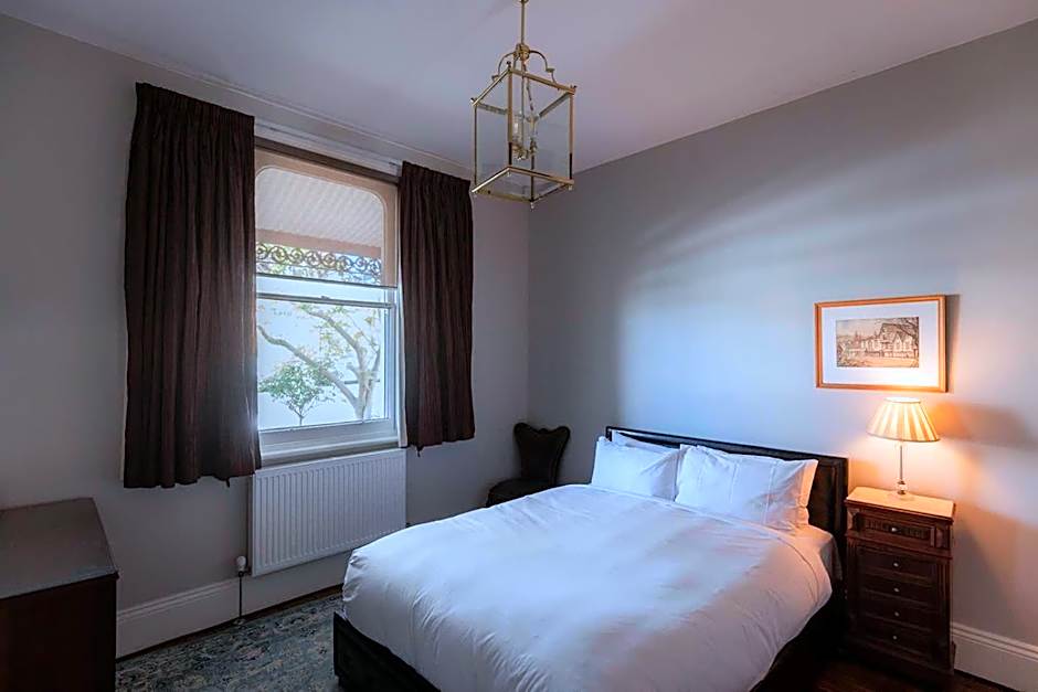 Connage - Historic Battery Point Police Station