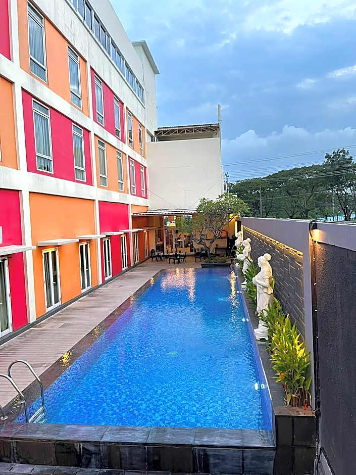 Front One Hotel Purwodadi