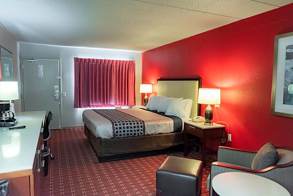 Spencer Inn & Suites