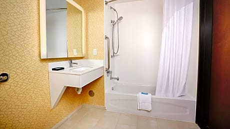 King Room - Disability Access - Tub