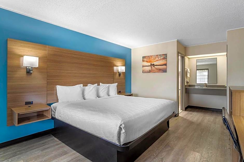 Days Inn by Wyndham Victoria TX East