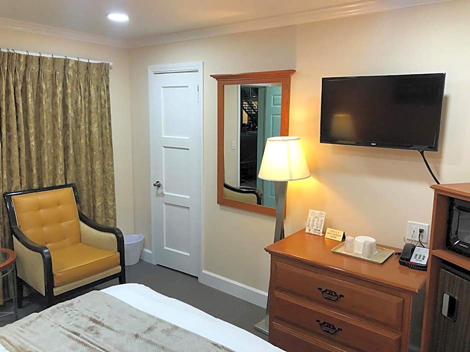 Howard Johnson by Wyndham Ridgecrest, CA