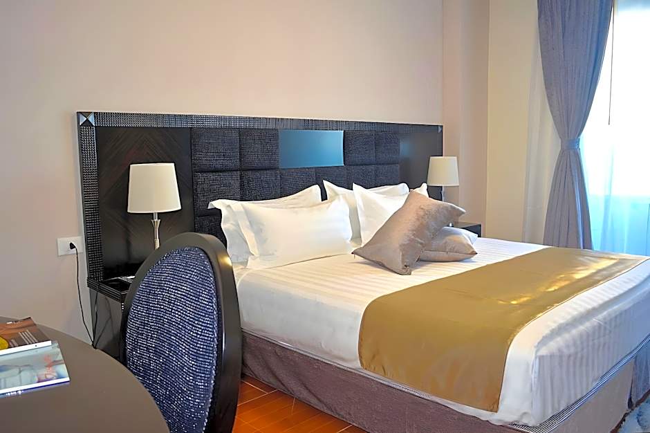 Tilal Almadina Hotel & Suites