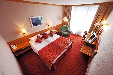 Junior Family Suite with sea view room and balcony