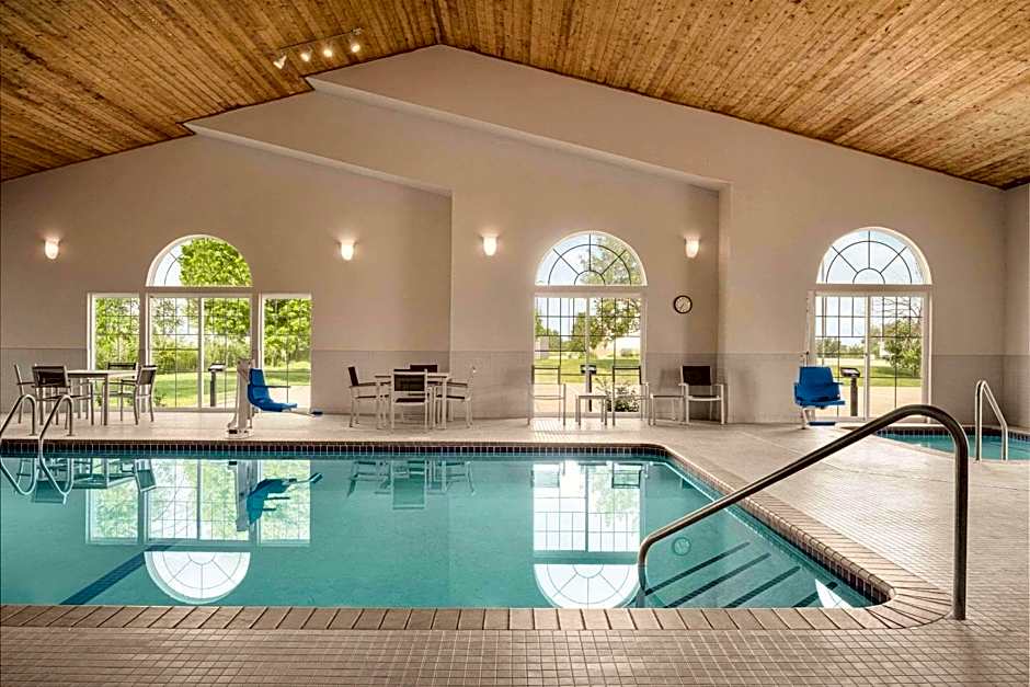 Country Inn & Suites by Radisson, Pella, IA