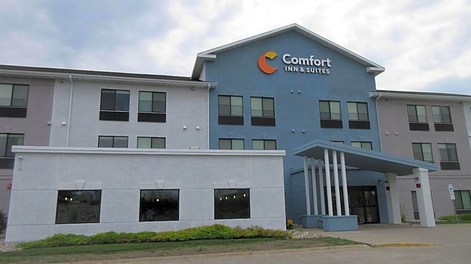 Comfort Inn & Suites Grand Forks near Alerus Center