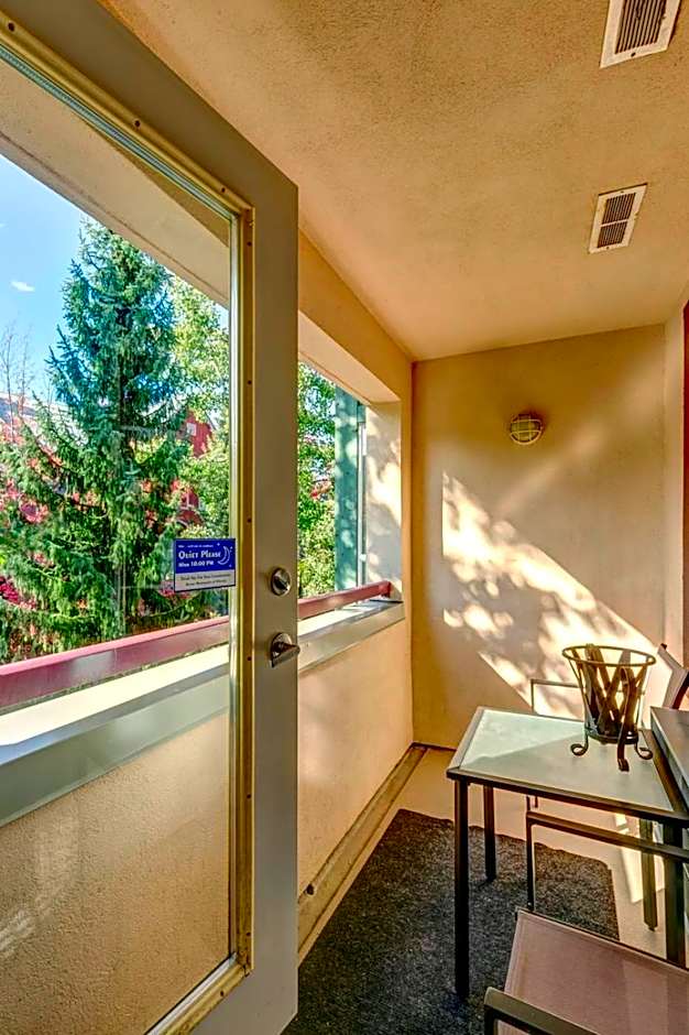 Town Plaza Suites by Golden Dreams