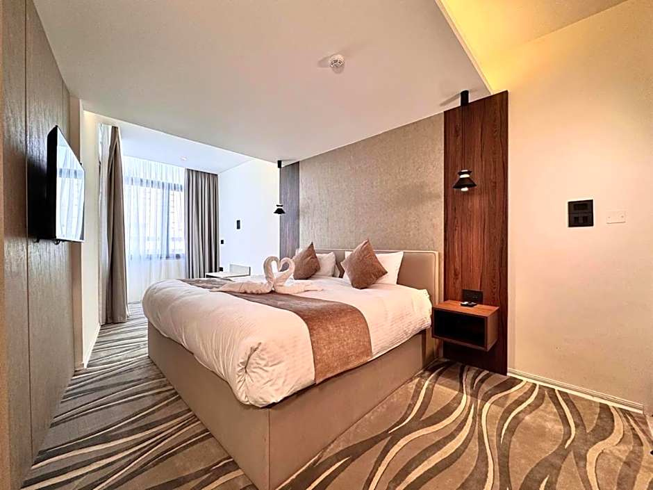 New MerryLand Hotel