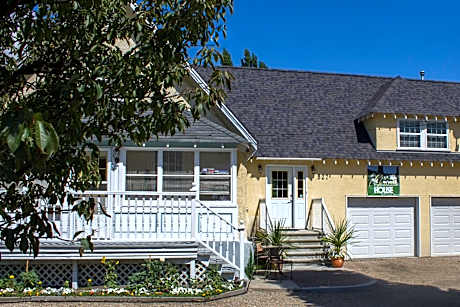 Genelle House B&B Guest House
