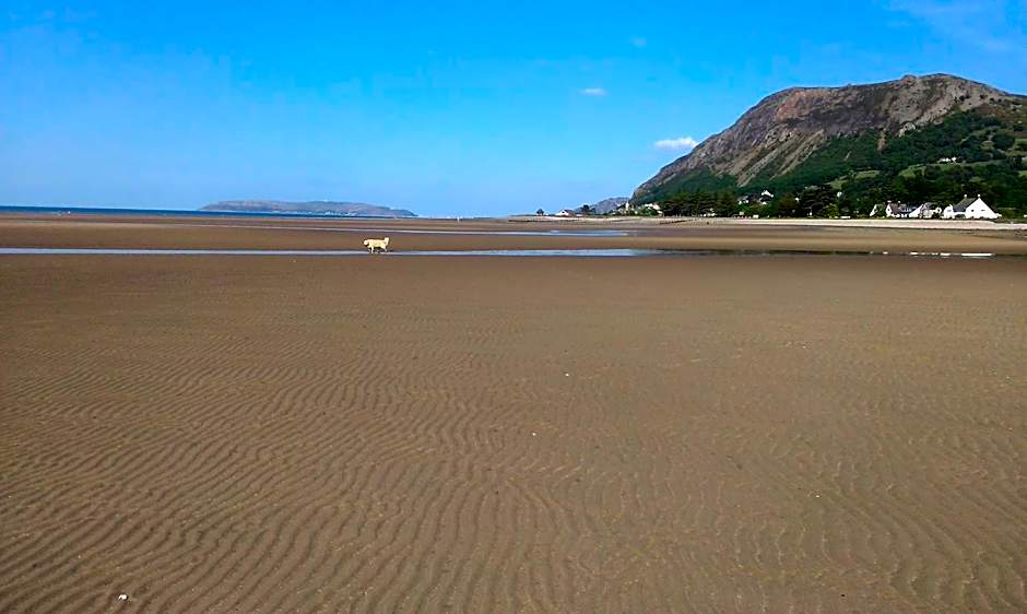 Min y Don Guest House