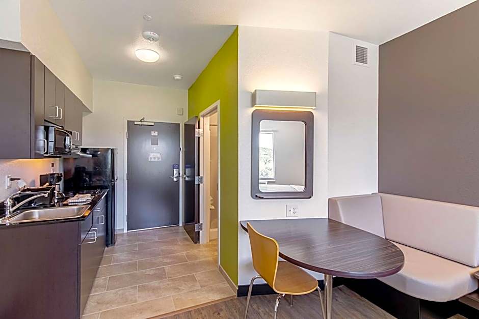 Studio 6 Austin Airport