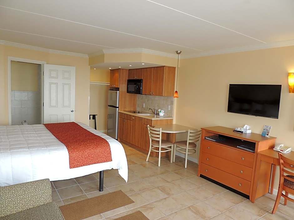 Fleur de Lis Beach Motel