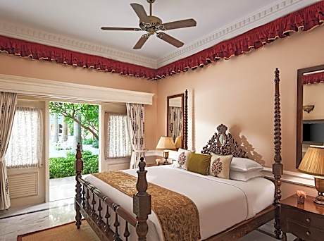 Superior Double Room with 15% discount on Food and Beverage (Excluding in room dining)